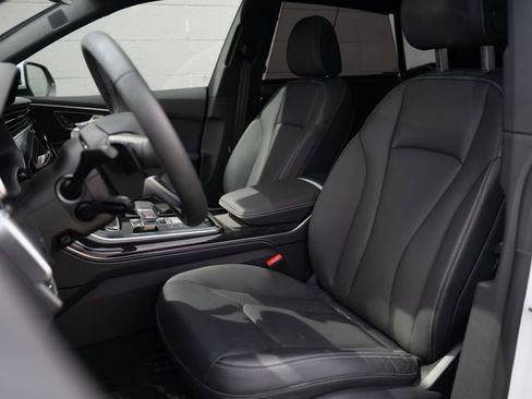 Used 2025 Audi Q8 Premium Plus w/ Premium Plus Package AWD/4WD image 5