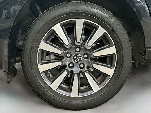 Used 2020 Toyota Sienna XLE image 33