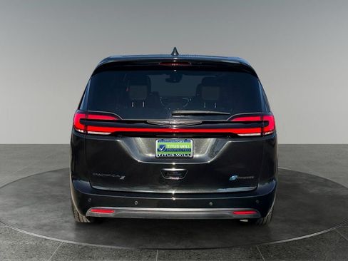 Used 2023 Chrysler Pacifica Limited w/ Uconnect Theater Family Group FWD image 8