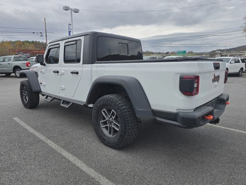 Used 2024 Jeep Gladiator Mojave w/ Technology Group image 6