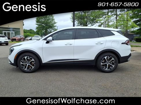 Used 2025 Kia Sportage EX FWD image 2