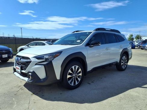Used 2025 Subaru Outback Limited AWD/4WD image 3
