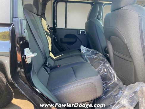 New 2024 Jeep Gladiator Sport image 8