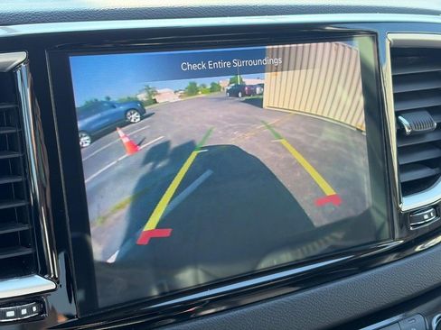 Used 2024 Chrysler Pacifica Touring-L FWD image 29