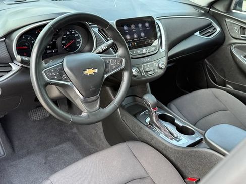 Used 2025 Chevrolet Malibu RS FWD image 10