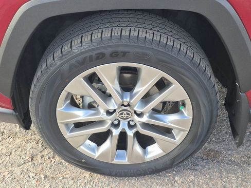 Used 2023 Toyota RAV4 XLE Premium image 17