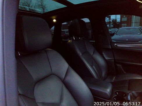 Used 2023 Porsche Macan S image 43