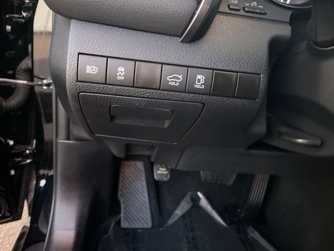 Used 2024 Toyota Camry SE image 30