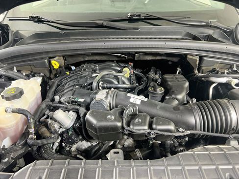 Used 2023 Jeep Grand Cherokee Laredo AWD/4WD image 27