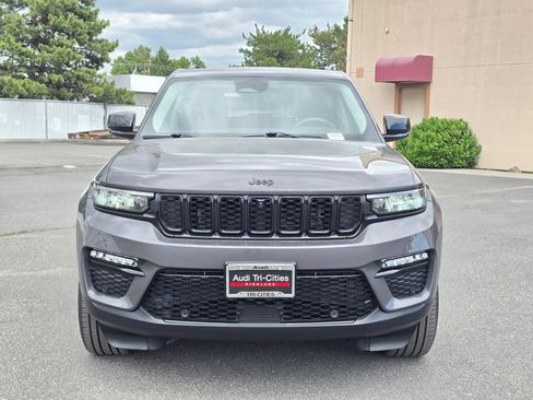 Used 2023 Jeep Grand Cherokee Limited w/ Luxury Tech Group II AWD/4WD image 7