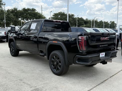 Used 2025 GMC Sierra 2500 AT4 AWD/4WD image 7