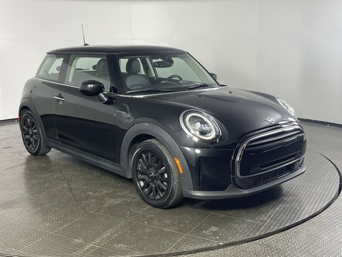 Used 2023 MINI Cooper 2-Door Hardtop image 3