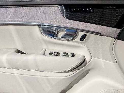 New 2026 Volvo XC90 T8 Ultra w/ Protection Package Premier AWD/4WD image 30