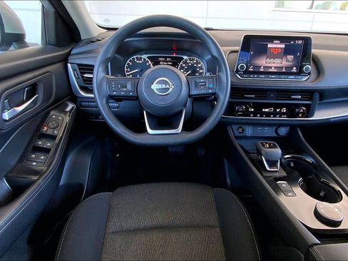 Used 2024 Nissan Rogue SV image 6