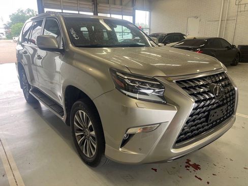 Used 2023 Lexus GX 460 Luxury w/ Accessory Package AWD/4WD image 3