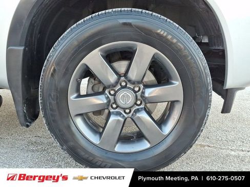 Used 2015 Nissan Titan SV w/ SV Value Truck Package image 9