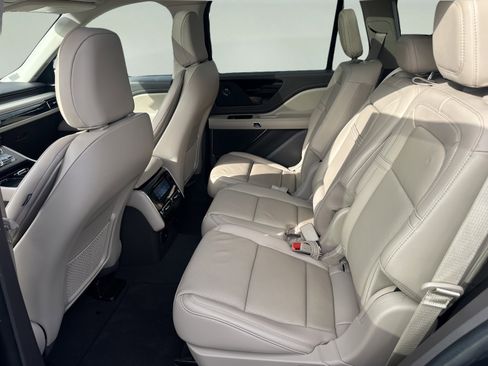 Certified 2022 Lincoln Aviator Reserve w/ Equipment Group 201A image 10