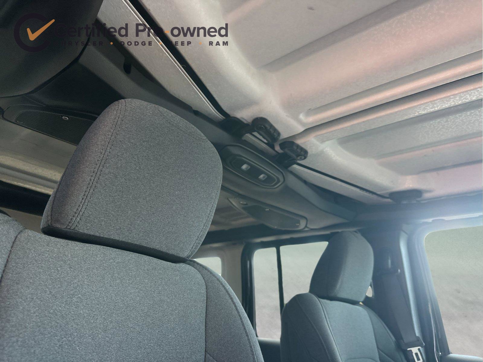 Used 2025 Jeep Wrangler Unlimited Sahara AWD/4WD image 18