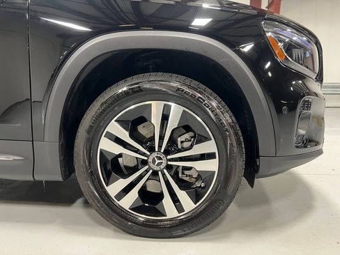 Used 2025 Mercedes-Benz GLB 250 4MATIC image 16