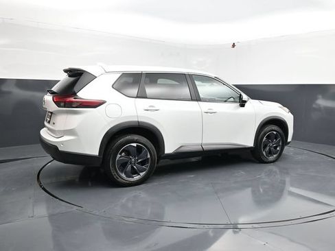 Used 2024 Nissan Rogue SV FWD image 9