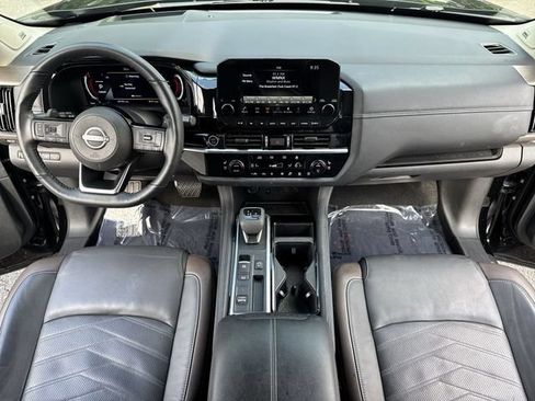 Used 2024 Nissan Pathfinder Platinum w/ Cargo Package FWD image 9