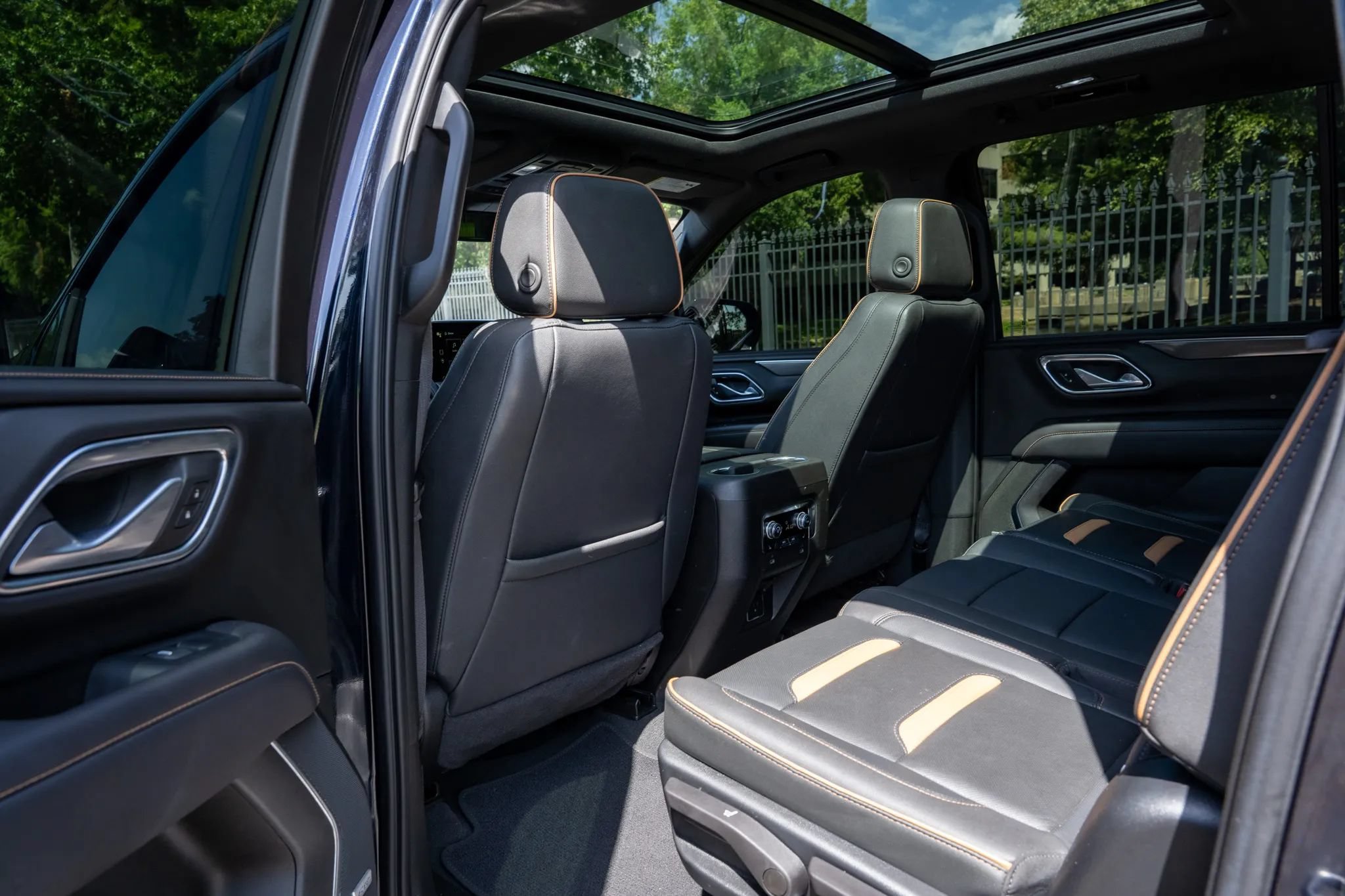 Used 2023 GMC Yukon XL AT4 w/ AT4 Premium Package AWD/4WD image 12