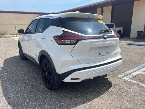 Used 2023 Nissan Kicks SR w/ SR Premium Package FWD image 5