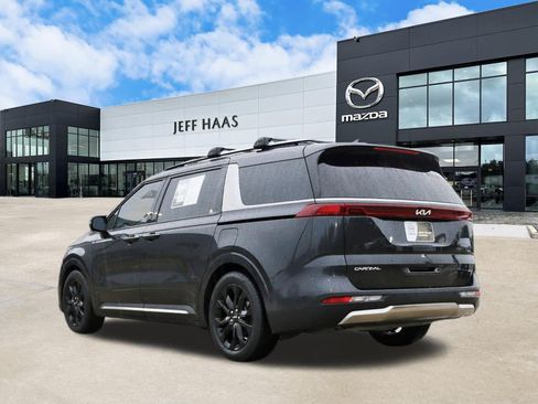 Used 2023 Kia Carnival SX Prestige FWD image 2