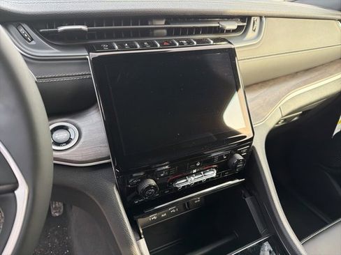 New 2025 Jeep Grand Cherokee Limited image 14