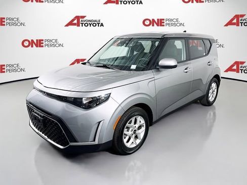 Used 2025 Kia Soul LX w/ LX Technology Package FWD image 3