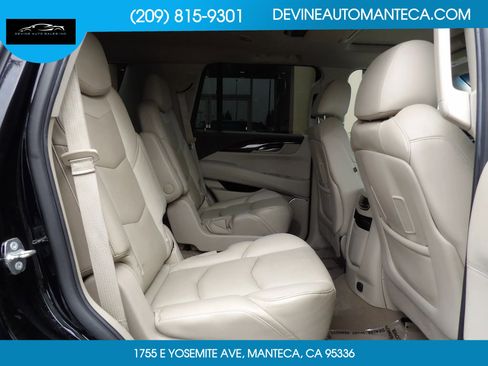 Used 2017 Cadillac Escalade Premium Luxury image 15