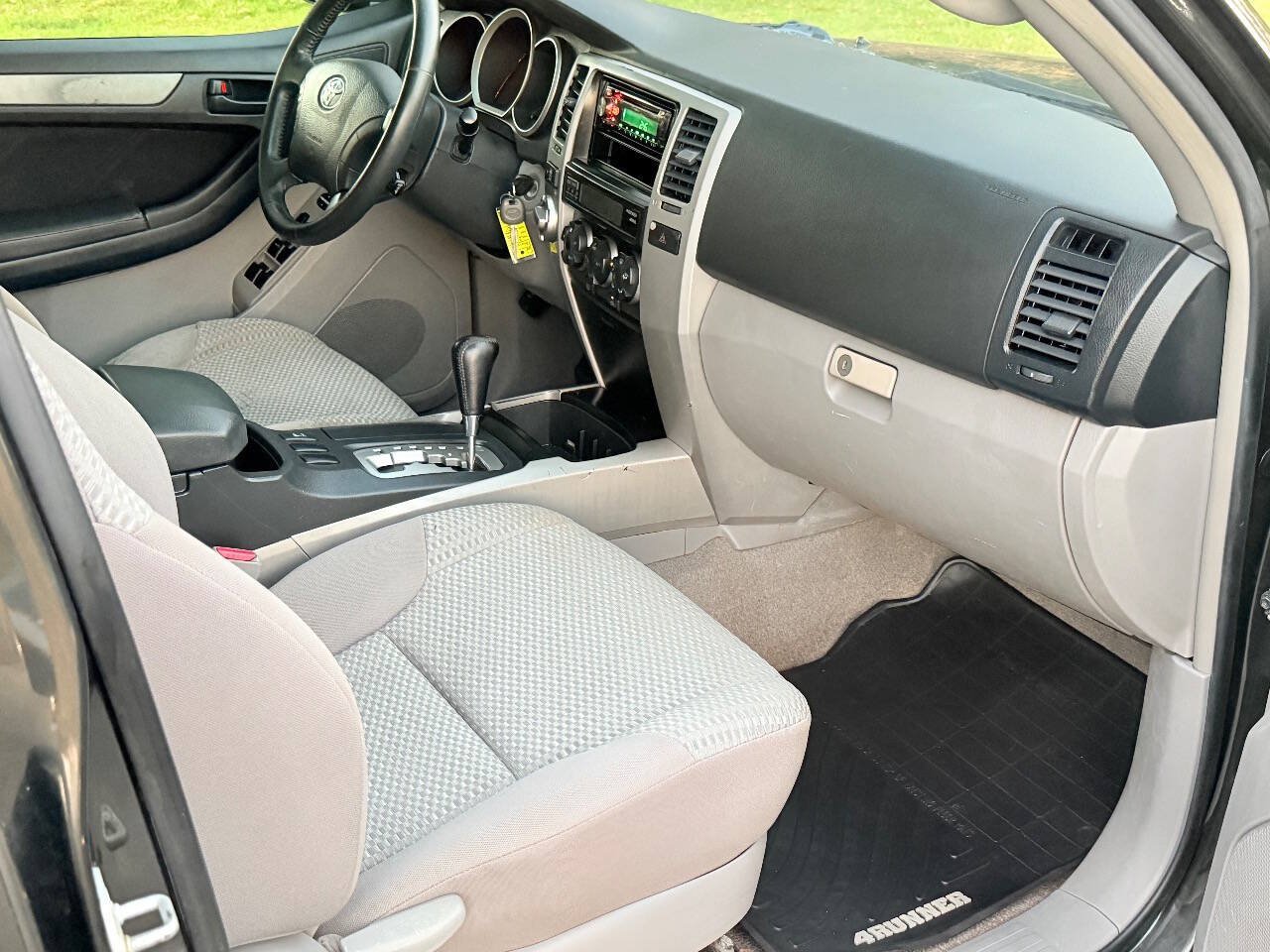 Used 2007 Toyota 4Runner SR5 AWD/4WD image 17