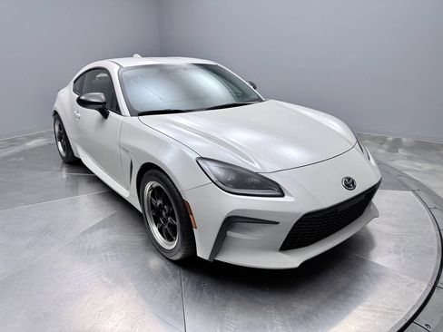 Used 2022 Toyota GR86 Premium w/ ALL Weather Mat Package (TMS) RWD image 3