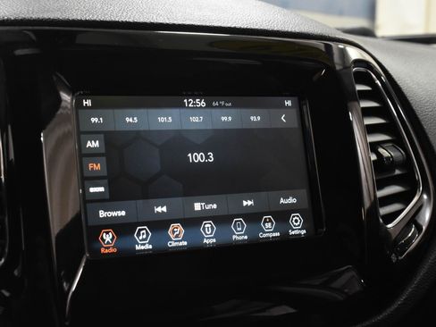 Used 2019 Jeep Compass Latitude FWD image 15