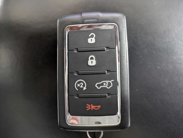 Used 2023 Jeep Grand Cherokee Overland AWD/4WD image 32