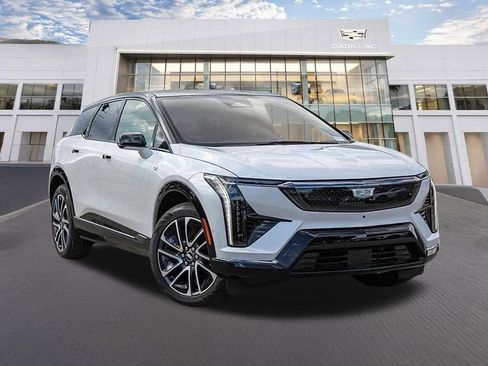 Certified 2025 Cadillac Optiq Sport 1 AWD/4WD image 3