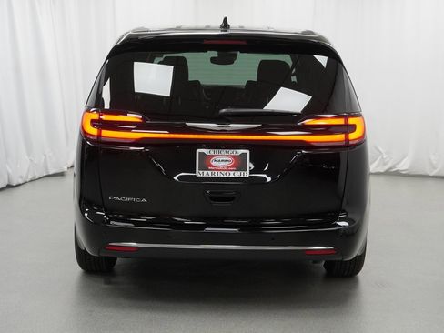 New 2026 Chrysler Pacifica Select image 10