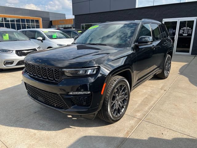 Used 2025 Jeep Grand Cherokee Summit w/ Obsidian Package AWD/4WD image 3