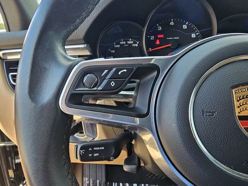 Used 2021 Porsche Macan image 35
