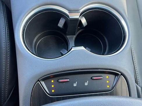 Used 2022 Toyota Venza XLE image 30