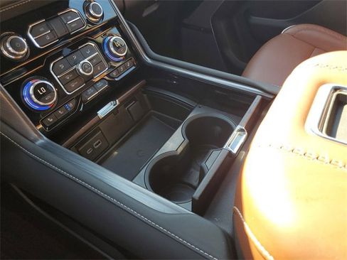 Used 2024 GMC Yukon Denali Ultimate image 20