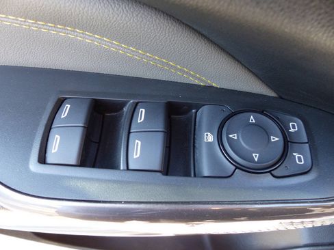 Used 2026 Chevrolet Trax ACTIV w/ Sunroof Package FWD image 21