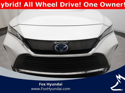 Used 2024 Toyota Venza XLE image 22