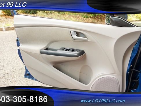 Used 2013 Honda Insight EX image 26