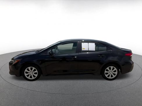 Used 2025 Toyota Corolla LE FWD image 9