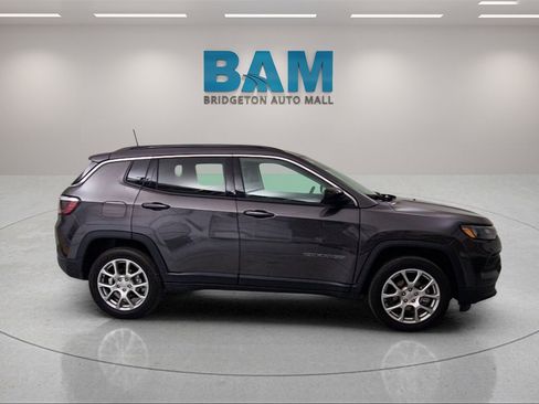 Used 2022 Jeep Compass Latitude image 31