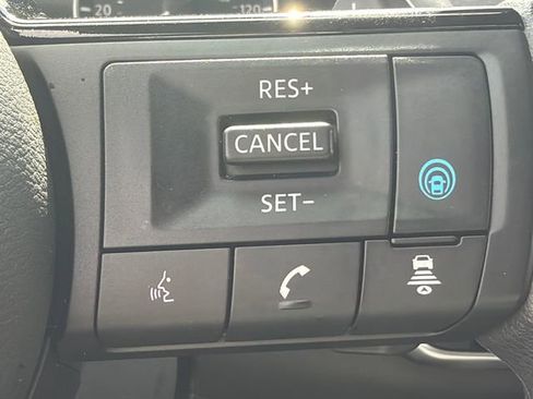 Used 2023 Nissan Rogue SV AWD/4WD image 25