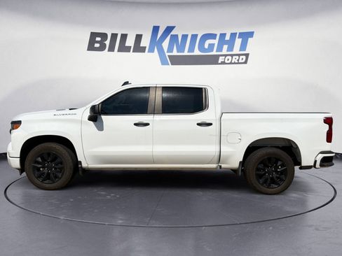 Used 2025 Chevrolet Silverado 1500 Custom RWD image 2