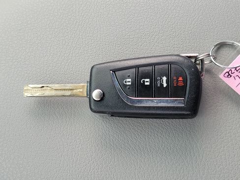 Used 2021 Toyota Camry SE image 7