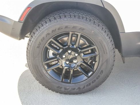 New 2026 Land Rover Defender 110 S image 8